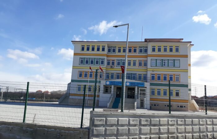 Vaiz-Pinari-8-derslikli-okul-yapim-isi-3